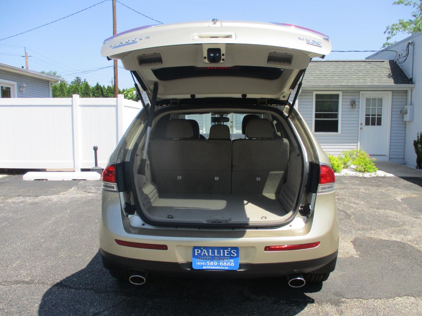 2011 GOLD Lincoln MKX (2LMDJ8JK4BB) , AUTOMATIC transmission, located at 540a Delsea Drive, Sewell, NJ, 08080, (856) 589-6888, 39.752560, -75.111206 - Photo#27